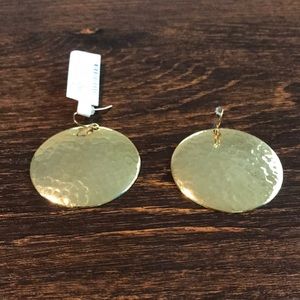 Gold tone hammered circle disk earrings. NWT.